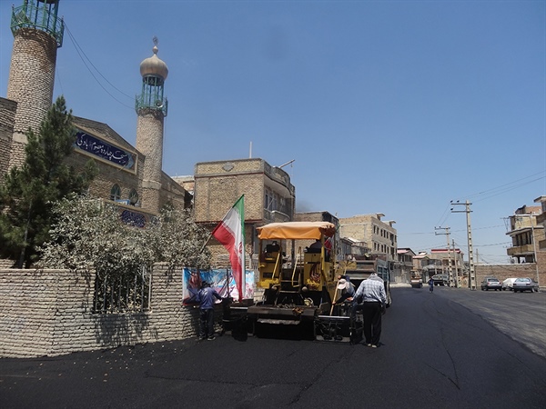 عملیات عمرانی پخش آسفالت در انتهای خیابان شهید کوهنورد-خیابان شهید اسماعیل عبدی بادکی